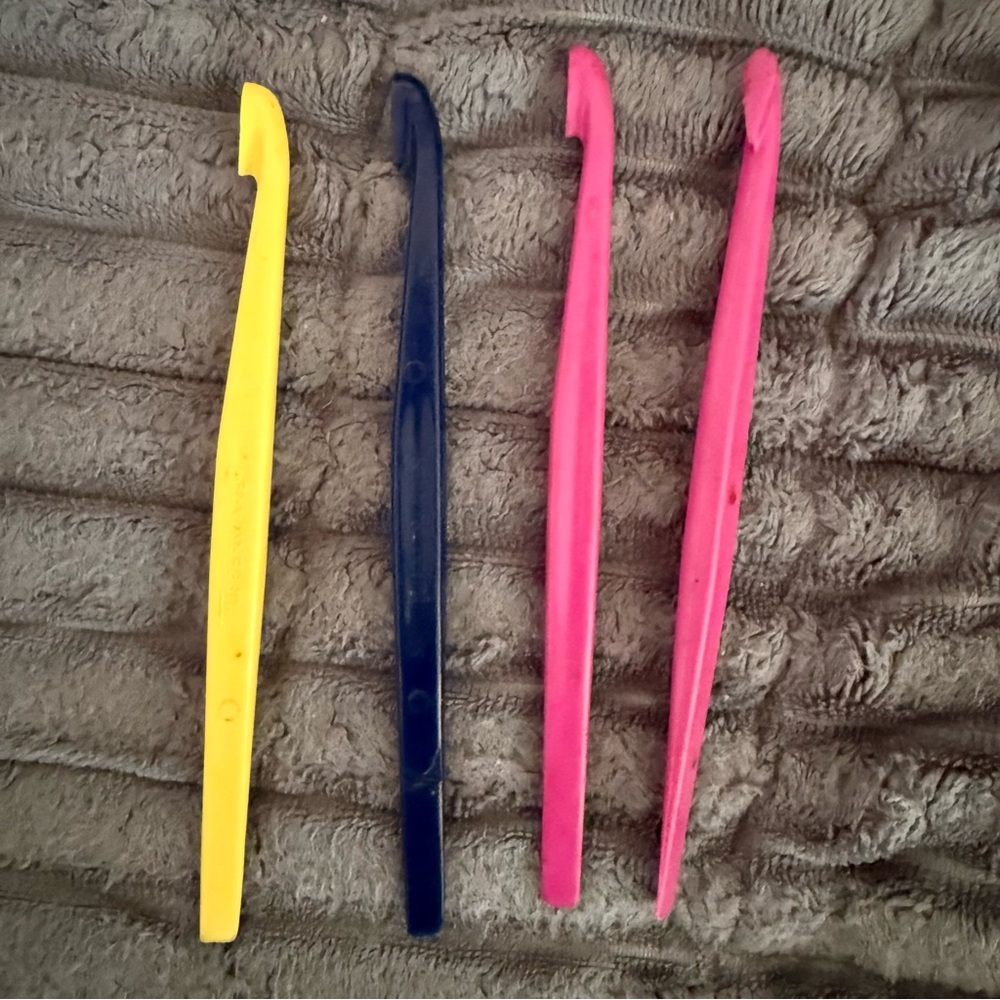 Set of 4 Tupperware Citrus Peelers Dark Pink Navy Blue Yellow